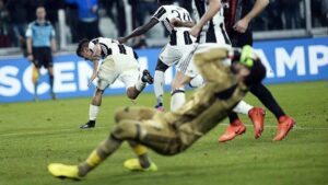 Juventus-Milan, gli Scudetti ‘imbrattati’ dai rossoneri: «Ladri di m…» – FOTO