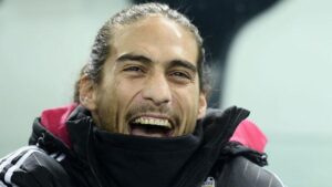 Martin Caceres si riscalda: i tifosi della Juve reagiscono così