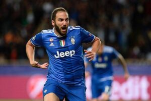 «È colpa tua»: Higuain chiede 2,5 milioni al Napoli