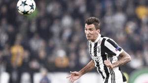Fiorentina-Juve: le scelte di Allegri. La formazione 68 mandzukic testa juventus sporting ottobre 2017