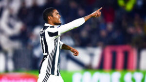 Pagelle Juventus-Genoa: Douglas Costa vale sei punti, stecca Pjanic