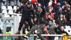 Non solo calcio al derby della Mole: 3 tifosi arrestati e 5 denunciati - FOTO 45 incidenti tifosi due
