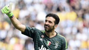 Buffon firma il contratto con il Psg: «Inizia una nuova avventura» – FOTO