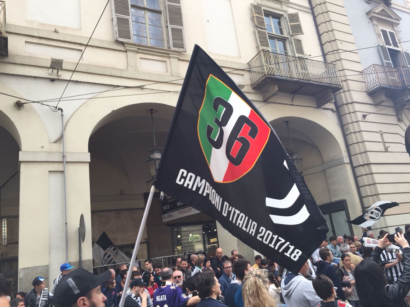 Festa scudetto, la Juve ricorda la cerimonia di un mese fa - FOTO 36 festa scudetto juve 9