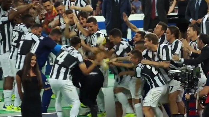 Bianco che abbraccia il nero: il secondo dei sette scudetti - VIDEO 36 scudetto