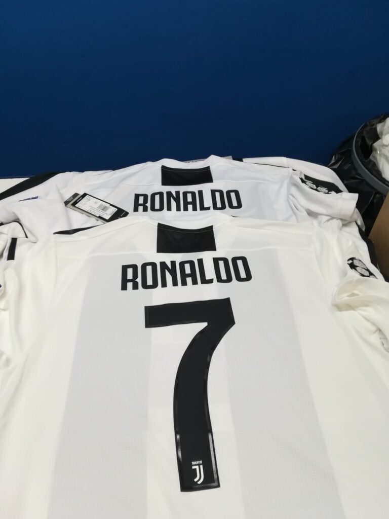 Maglia-Ronaldo-Juventus-768x1024.jpeg