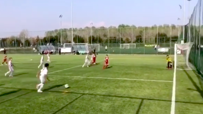 Tutto il papà: gol pazzesco di Cristiano Jr con la Juve Under 9 - VIDEO 36 Schermata 2018 10 14 alle 18.36.58