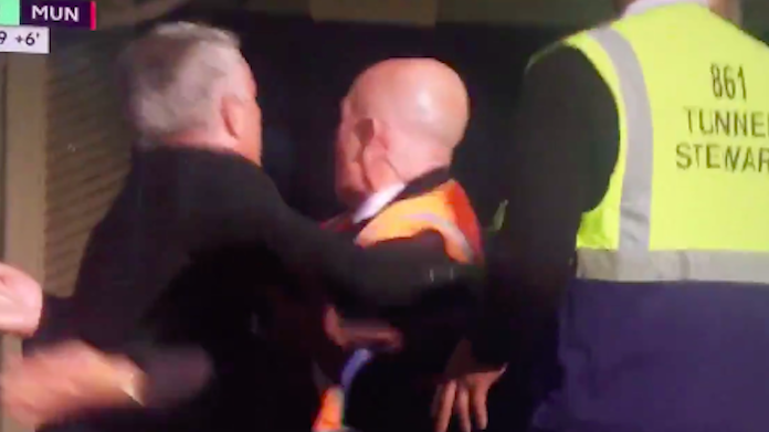 Chelsea-Manchester United 2-2: pareggia Barkley al 96', poi Mourinho show - VIDEO 36 Schermata 2018 10 20 alle 15.41.38