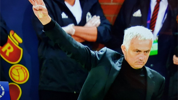 Gesto Mourinho ai tifosi Juve: ecco cosa è successo - FOTO 36 mourinho