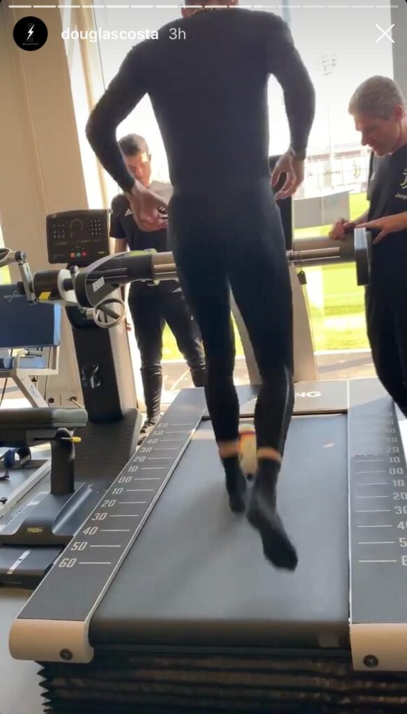 Douglas Costa, allenamento alternativo alla Continassa - FOTO 39 douglas costa continassa