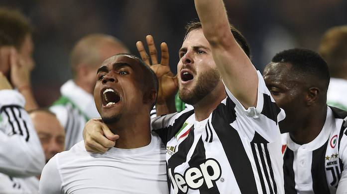 Douglas Costa scrive a Pjanic: «Sono carico, sarà una stagione pazzesca» 36 douglas costa pjanic
