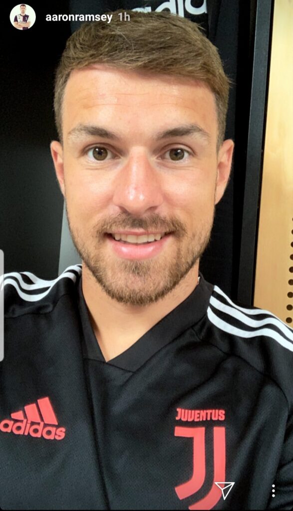 Ramsey al lavoro: il gallese sorridente con la maglia della Juve - FOTO 42 20190701 141832