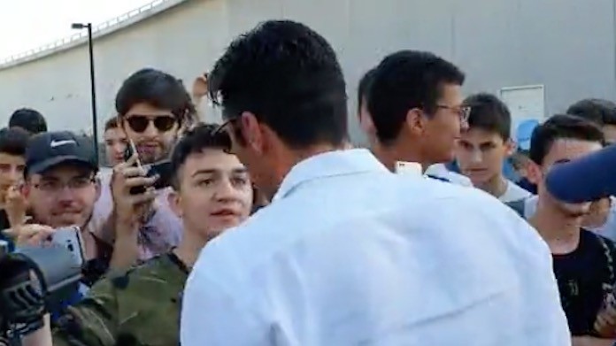 Buffon torna alla Juve: l'accoglienza dei tifosi è pazzesca - VIDEO 36 buffon tifosi