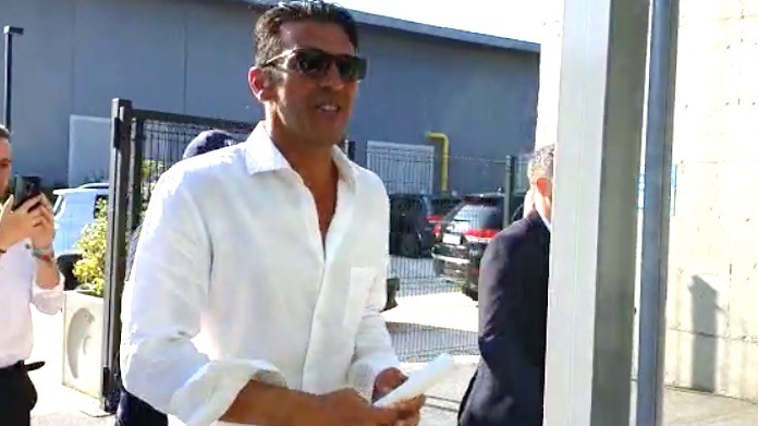 Buffon alla Juve: il portiere ha lasciato il J Medical - VIDEO 36 buffon
