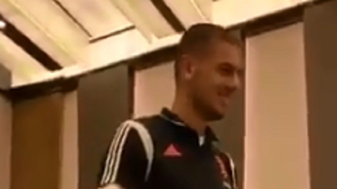Demiral canta a scena aperta: ma i compagni reagiscono così - VIDEO 36 demiral