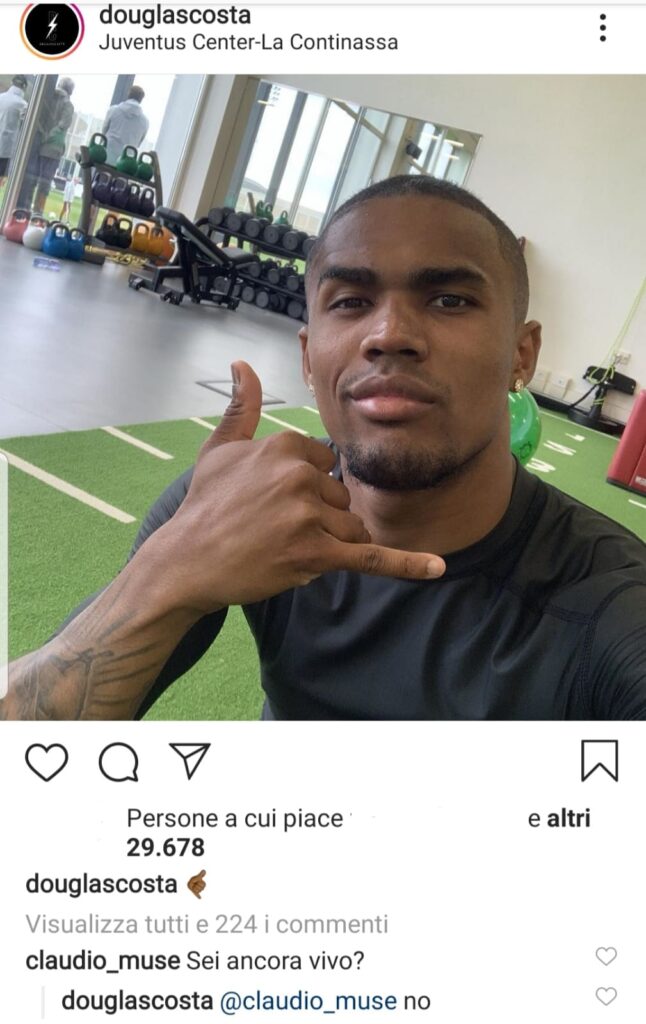 «Sei ancora vivo?»: Douglas Costa risponde ad un tifoso - FOTO 39 douglas costa social