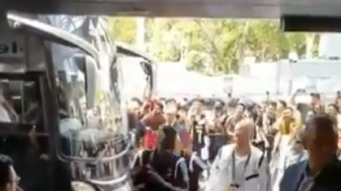 Juve a Singapore: tifosi impazziti davanti all'hotel dei bianconeri - VIDEO 38 juve