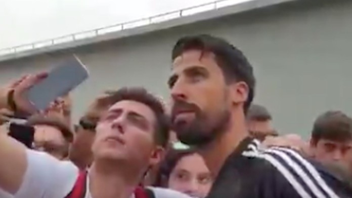 Khedira lascia il J Medical: sessione di selfie per il tedesco - VIDEO 36 khedira