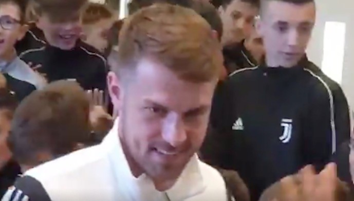 Ramsey al Megastore: primo coro dei tifosi per lui - VIDEO 38 ramsey