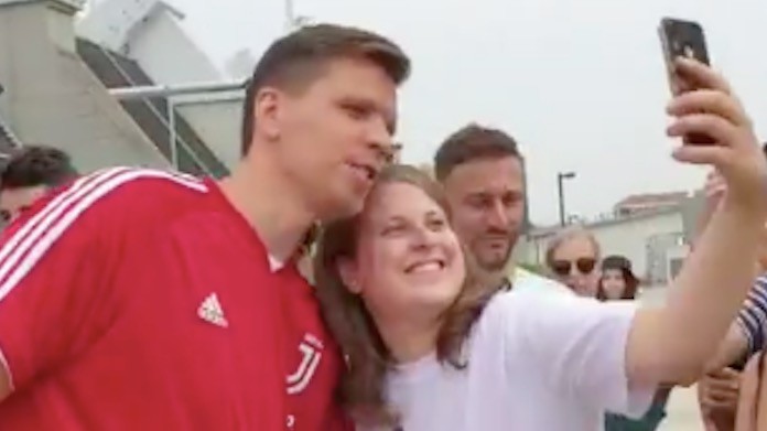 Szczesny fa felici i tifosi: sessione di autografi e selfie dopo le visite - VIDEO 36 szczesny tifosi