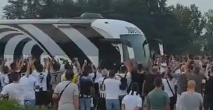 Pullman Juve: i bianconeri arrivano allo Stadium per il big match - VIDEO 38 Pullam Juve