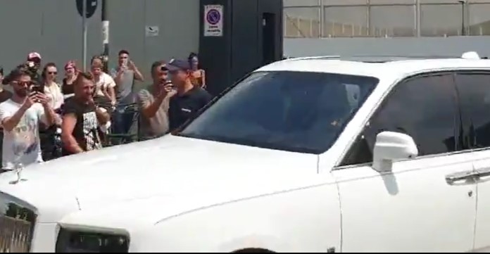 Allenamenti Juve: la reazione di Cristiano Ronaldo all'uscita dalla Continassa - VIDEO 38 Saluti ronaldo