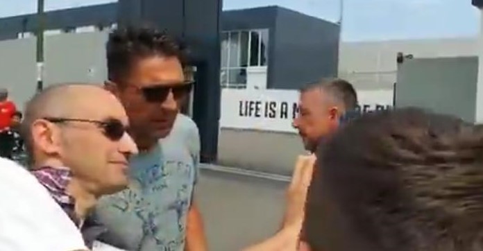 Buffon alla Continassa: foto e chiacchiere con i tifosi - VIDEO 38 screen 2