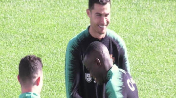 Cristiano Ronaldo si allena e ritrova il sorriso con il Portogallo - VIDEO 36 cristiano-ronaldo