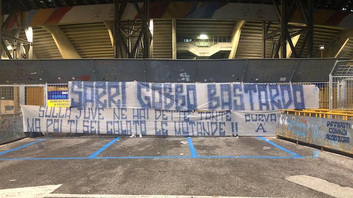 Striscioni contro Sarri a Napoli: sale la tensione in città - FOTO 36 striscioni sarri