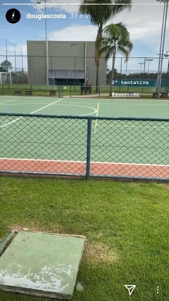 Douglas Costa si allena e mostra i muscoli: la quarantena del brasiliano - FOTO 42 douglas costa 2