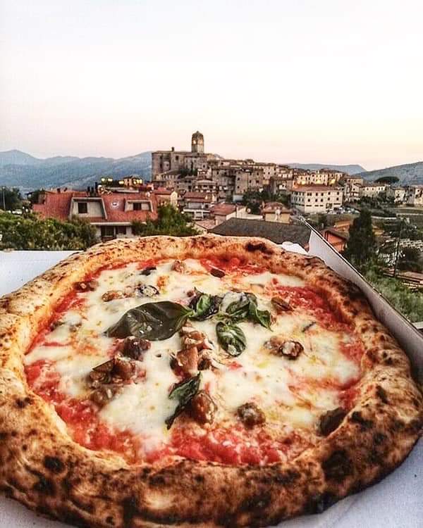 Tifosi Juve, distanti ma uniti: Francesco e il suo "Pizzuò" 42 pizza