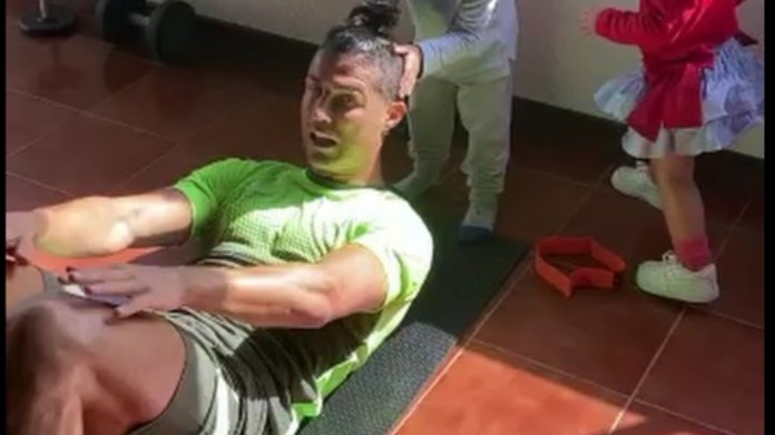 Cristiano Ronaldo, allenamento speciale: assistito dai figli - VIDEO 36 Ronaldo 2