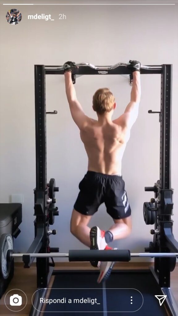 De Ligt mostra i muscoli: l'olandese va giù di trazioni - FOTO 39 de ligt