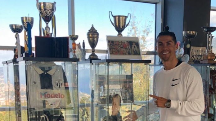 Cristiano Ronaldo nella sede del Nacional: ecco i suoi primi trofei - FOTO 36 ronaldo instagram