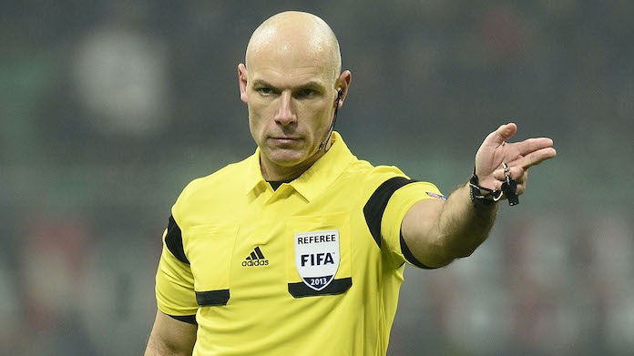 L'arbitro Webb e quella gufata a CR7: «Speravo sbagliasse il rigore» 36 webb arbitro