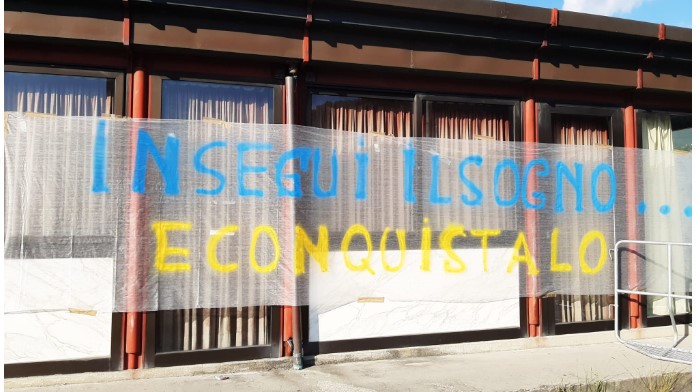 Striscione tifosi Carrarese: «Insegui il sogno e conquistalo» - FOTO 38 Carrarese