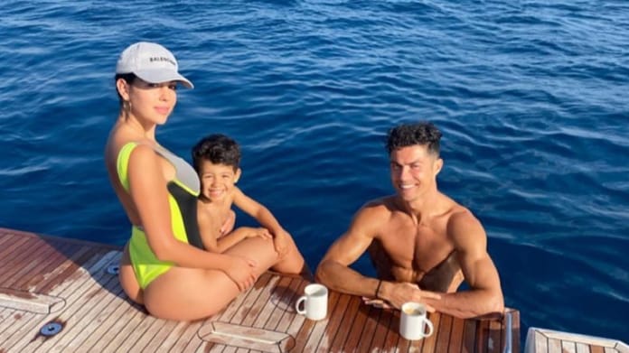 Cristiano Ronaldo, relax in famiglia: lo scatto con Georgina e il figlio - FOTO 36 cr7