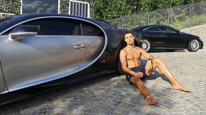 Ronaldo mostra i muscoli accanto al suo bolide: «Scegli tu il panorama» - FOTO 36 cristiano ronaldo
