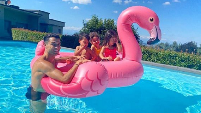 Cristiano Ronaldo papà d'oro: momento speciale del portoghese in famiglia - FOTO 36 cristiano ronaldo