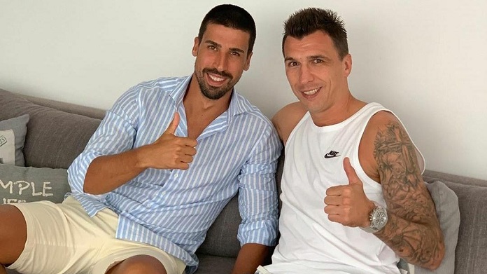 Khedira posa con Mandzukic, tifosi impazziti: «Torna alla Juve Mario» - FOTO 36 khedira mandzukic