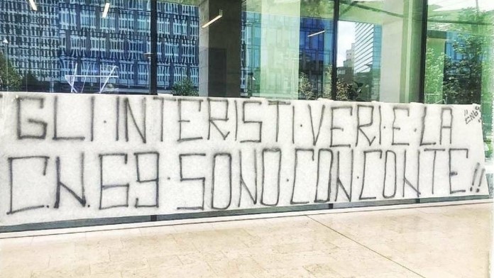 Striscione per Conte: la Curva Nord manifesta solidarietà al tecnico - FOTO 36 Striscione Conte