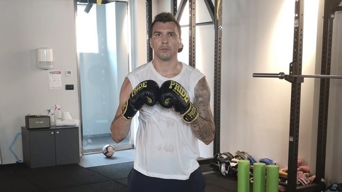 Mandzukic indossa i guantoni: l'ex Juve fa una richiesta particolare - FOTO 36 mandzukic