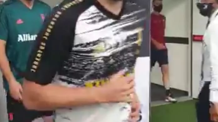 Nuova maglia Juve: debutto per la casacca nel riscaldamento - FOTO 38 nuova maglia allenamento juve