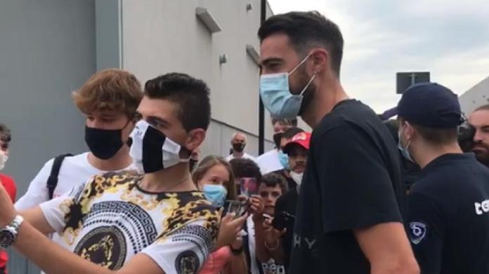Pinsoglio si concede ai tifosi: selfie e autografi al J Medical - VIDEO 38 pinsoglio