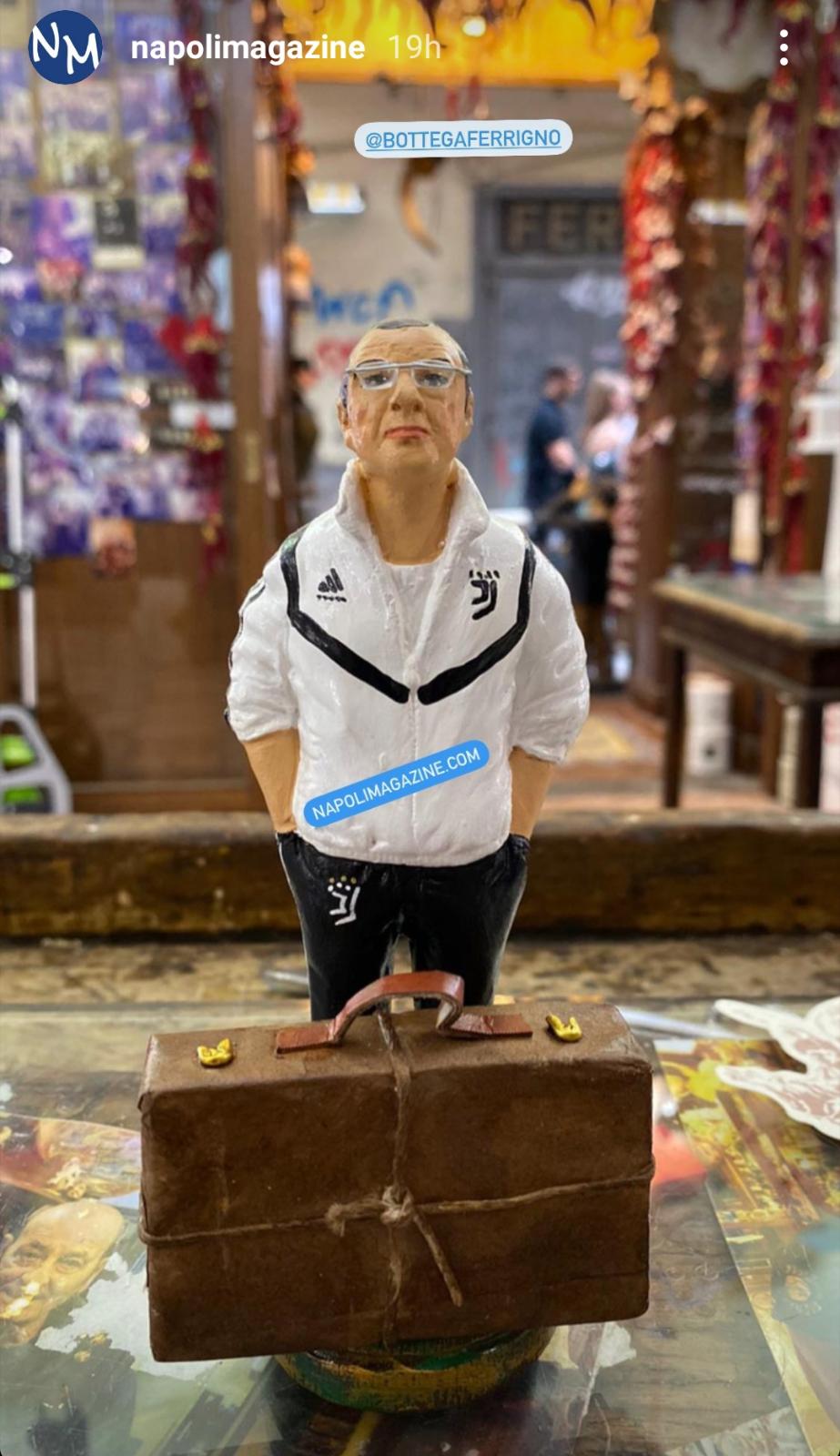 Esonero Sarri: a Napoli spunta la statuetta dell'addio dell'allenatore - FOTO 39 sarri statua