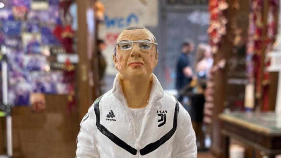 Esonero Sarri: a Napoli spunta la statuetta dell'addio dell'allenatore - FOTO 38 sarri statuetta