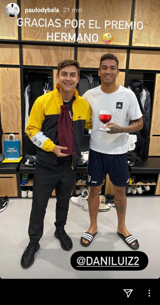 Danilo, regalo allo spogliatoio Juve dopo il Barcellona: ecco il premio 39 WhatsApp Image 2020 12 11 at 19.50.44