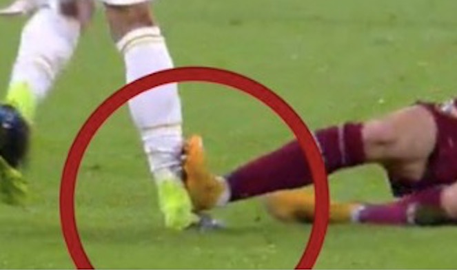 Lukic, entrataccia su Bentancur: giallo per Orsato. Ma Chiesa a Crotone... 36 fallo lukic bentancur