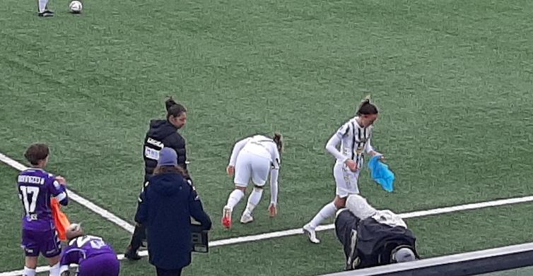 Bonansea lascia Juventus-Fiorentina: doppio abbraccio dopo il cambio 36 bonansea juventus women