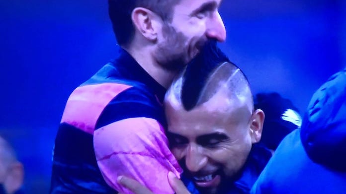 Inter-Juve, Ziliani polemico sul bacio di Vidal: «Questo è troppo» 36 chiellini vidal